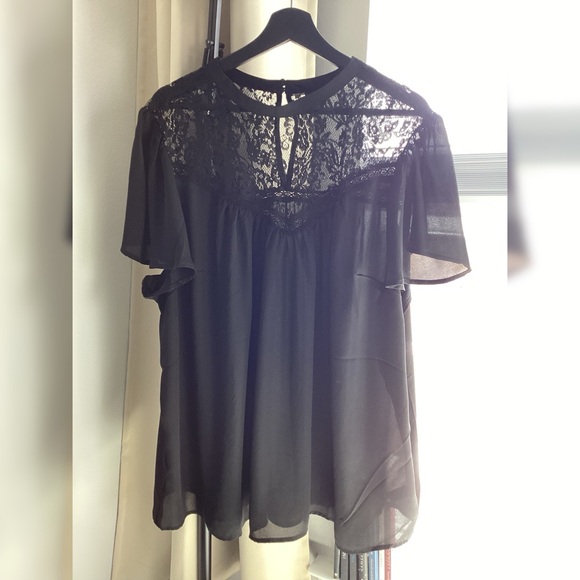 Like New Torrid 3X Georgette Lace Yoke Flutter Sleeve Top~Deep Black~Plus Blouse - Picture 2 of 14